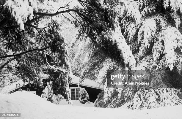 Paysage représentant la maison des amis de passage, photographié par Natalia Soljenitsyne, la femme de Alexandre Soljenitsyne, réalisé en carte de...