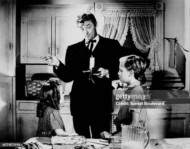 American actors Sally Jane Bruce, Robert Mitchum and Billy Chapin American actors Shelley Winters and Robert Mitchum on the set of The Night of the...