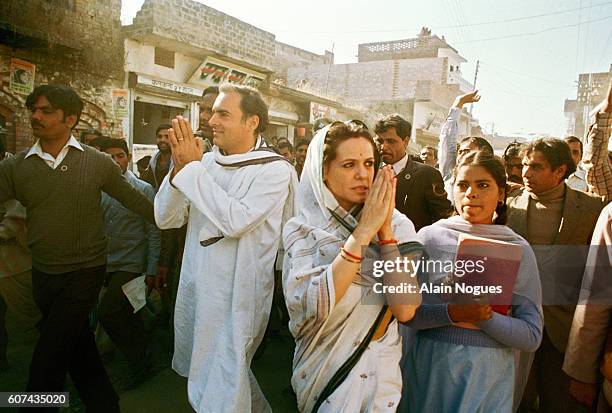 Rajiv Gandhi and his Italian-born wife Sonia near the end of their electoral campaign in the Indian city of Amethi.