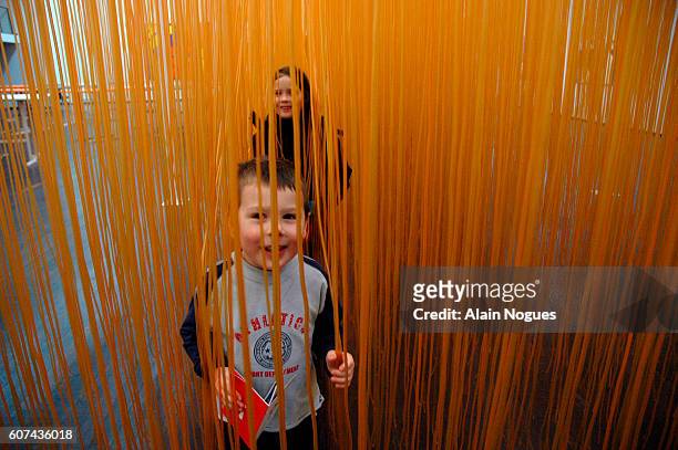 Children having fun with artwork "Penetrating yellow" by Jesus Raphael Soto .