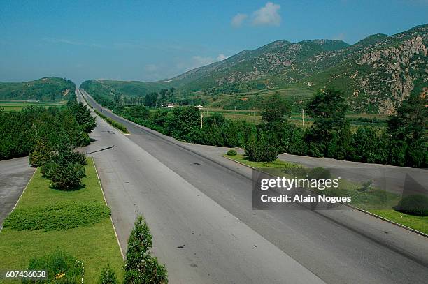 Pyongyang Highway Sign 79 Pyongyang Highway Stock Photos, High-Res Pictures, and Images ...