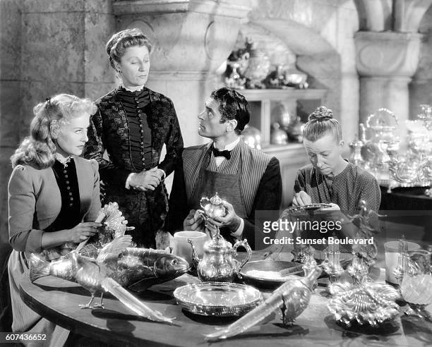 American actress Paulette Goddard, Australian actress Judith Anderson, Austria-Hungarian actor Francis Lederer and American actress Irene Ryan on the...