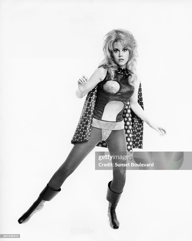 American Actress Jane Fonda On The Set Of Barbarella, Based On The...  Nieuwsfoto'S - Getty Images