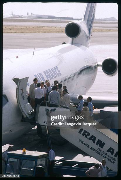Free hostages board the Air France aircraft especially chartered for their transport.