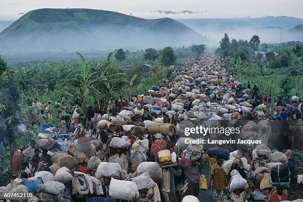 Exodus of Hutu refugees to Rwanda