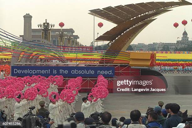 Half a million participants took part in the para de and there were 90 carnival floats.