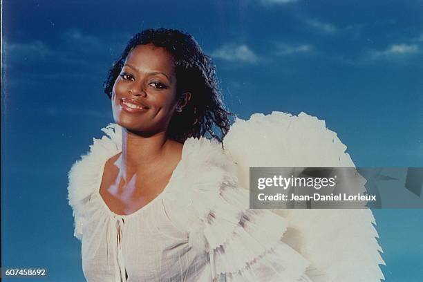 Desray Singer 120 Desree Stock Photos, High-Res Pictures, and Images - Getty Images