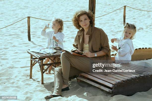 French actress Marlene Jobert with her twin daughters Eva and Joy.
