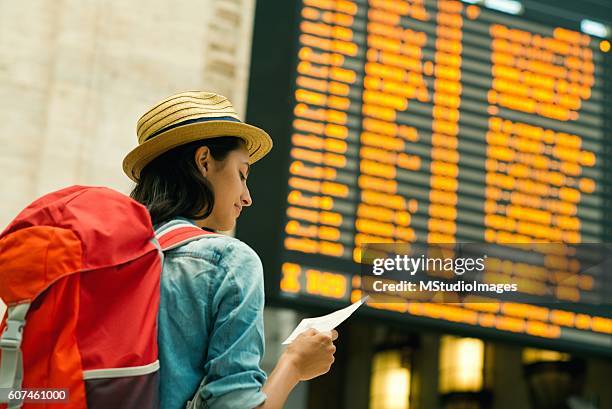 ready to explore a new place. - holiday travel ahead of thanksgiving clogs airports highways and train stations stockfoto's en -beelden