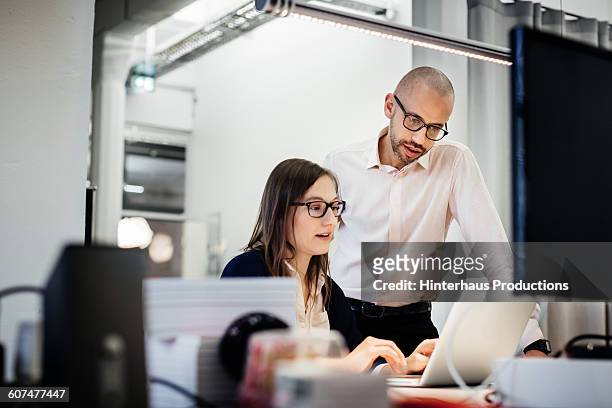 business people working late in office room - colletti bianchi foto e immagini stock