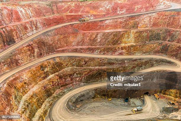 abierto corte mina de oro  - mining equipment fotografías e imágenes de stock