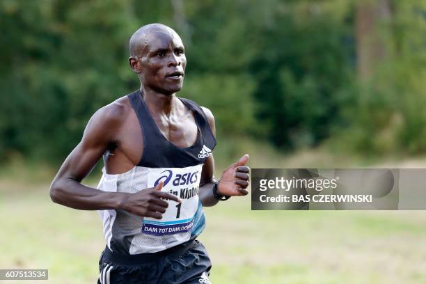Edwin Kiptoo from Kenya runs to win the Dam tot Damloop, 10-mile road running race from Amsterdam to Zaandam on September 18, 2016. / AFP PHOTO / ANP...