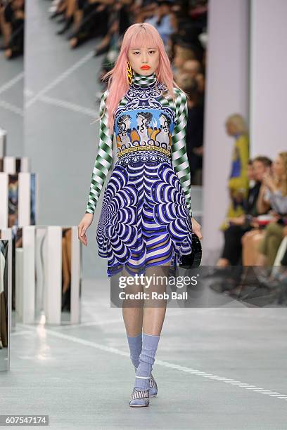 Model walks the runway at the Mary Katrantzou show during London Fashion Week Spring/Summer collections 2016/2017 on September 18, 2016 in London,...