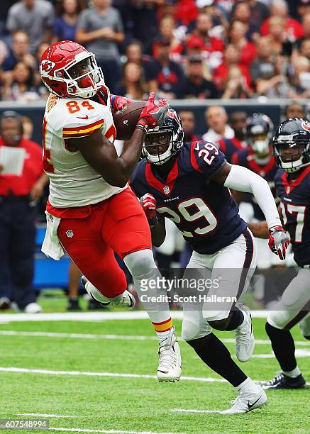 Demetrius Harris of the Kansas City Chiefs reaches for the football in front of Andre Hal and Quintin Demps of the Houston Texans in the second...
