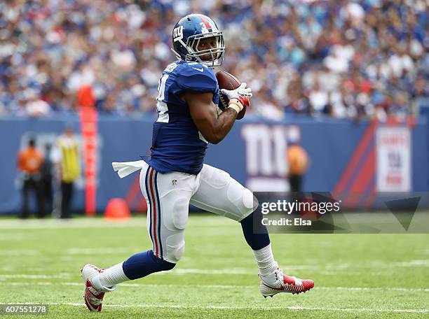 Shane Vereen of the New York Giants runs with the ball against New Orleans Saints during the first quarter at MetLife Stadium on September 18, 2016...