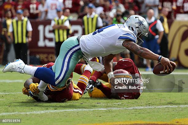 Quarterback Dak Prescott of the Dallas Cowboys scores a third quarter touchdown past inside linebacker Mason Foster of the Washington Redskins at...