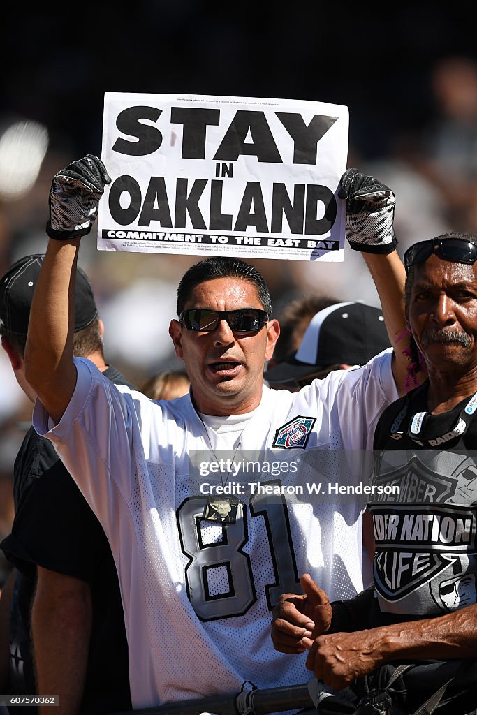 Atlanta Falcons v Oakland Raiders