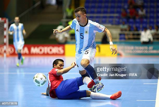 Maximiliano Rescia of Argentina battles with Edwin Cubillo of Costa Rica during the FIFA Futsal World Cup Group E match between Costa Rica and...