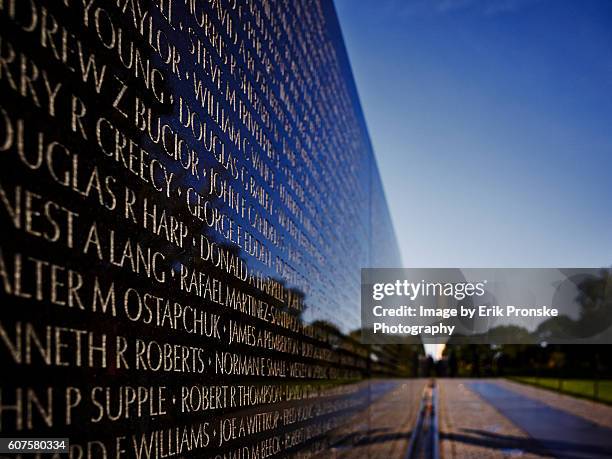 vietnam veterans memorial - mémorial photos et images de collection