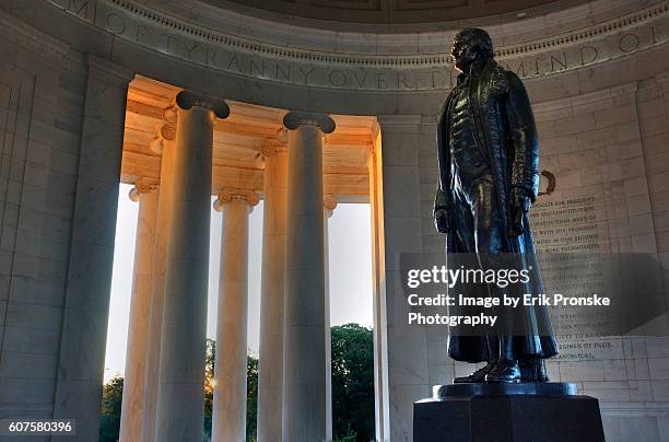 sunburst & jefferson memorial - thomas jefferson photos et images de collection