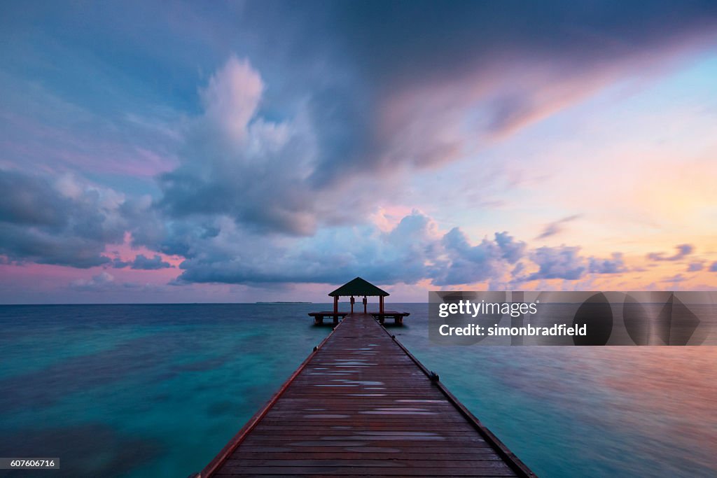 Paysage marin des Maldives à l’aube