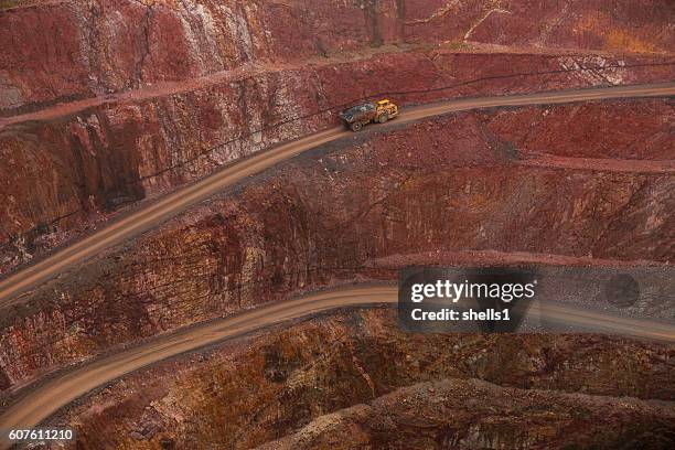 open cut mine - miner stockfoto's en -beelden