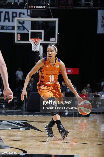 Lindsey Harding of the Phoenix Mercury handles the ball against the San Antonio Stars on September 18, 2016 at AT&T Center in San Antonio, Texas....