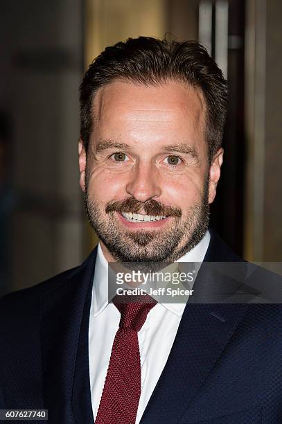 Alfie Boe attends A Green Carpet Challenge BAFTA Night during London Fashion Week Spring/Summer collections 2017 on September 18, 2016 in London,...
