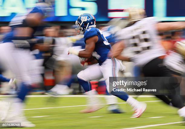 Shane Vereen of the New York Giants carries the ball against the New Orleans Saints during the second half at MetLife Stadium on September 18, 2016...