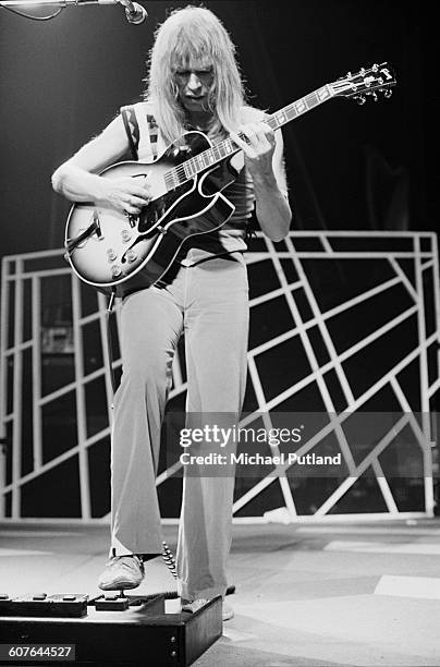 Guitarist Steve Howe performing with English progressive rock band Yes, at Madison Square Garden, New York, 5th August 1977.