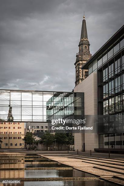new and old buildings in copenhagen - dorte fjalland imagens e fotografias de stock