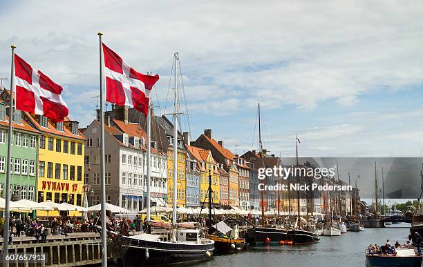 nyhavn harbor in copehagen - 丹麥 個照片及圖片檔