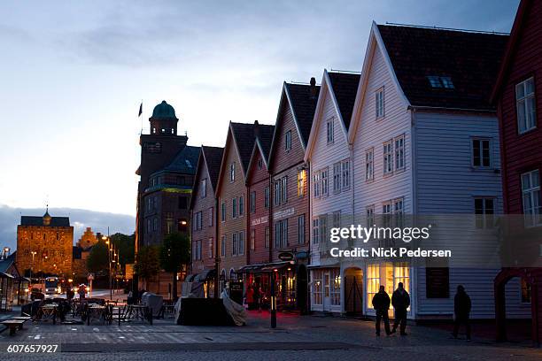 bryggen wharf in bergen - bergen foto e immagini stock