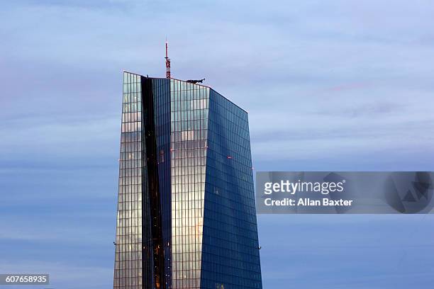 'seat of the european central bank' skyscraper - europeiska centralbankens säte bildbanksfoton och bilder