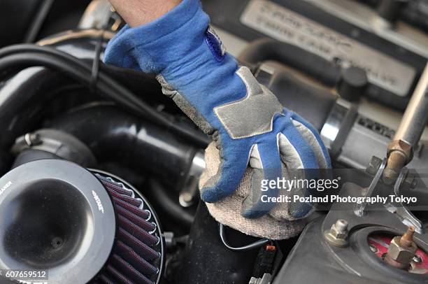 changing oil filter on nissan skyline - auto tuning stock pictures, royalty-free photos & images