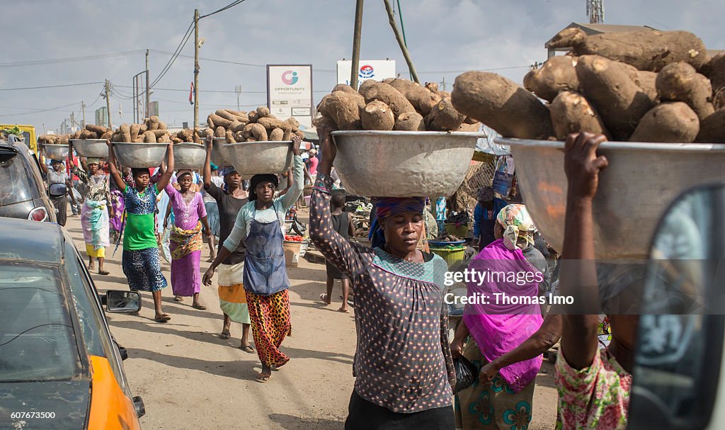 Market women on the market in Accra, capital of Ghana