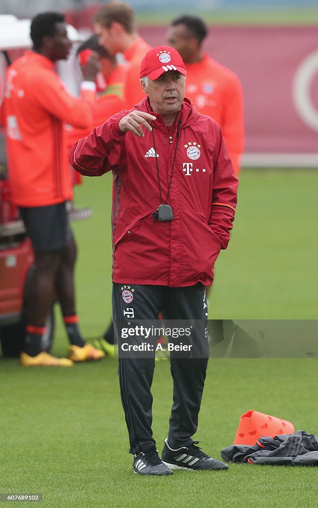 FC Bayern Muenchen - Training Session