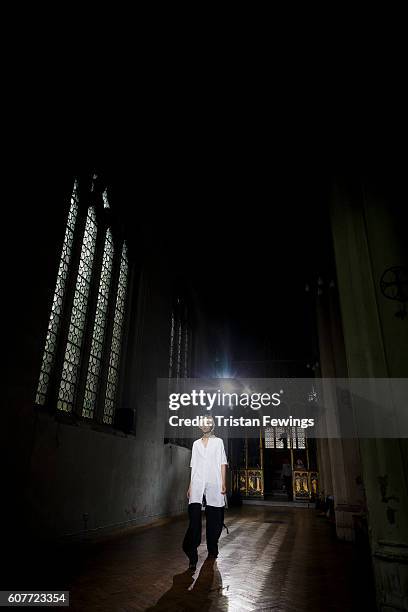 Model backstage ahead of the Sharon Wauchob show during London Fashion Week Spring/Summer collections 2017 on September 19, 2016 in London, United...