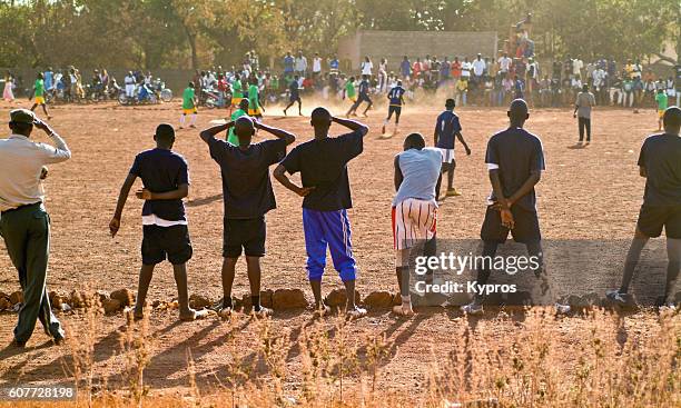 africa, west africa, mali, view of spectators watching football match (year 2007) - sports crowd foto e immagini stock