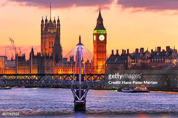 london, river thames and skyline - big ben london eye dusk stockfoto's en -beelden