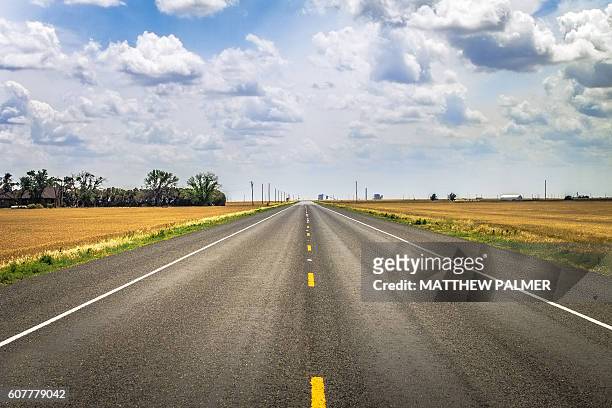 road into texas - texas road stock pictures, royalty-free photos & images