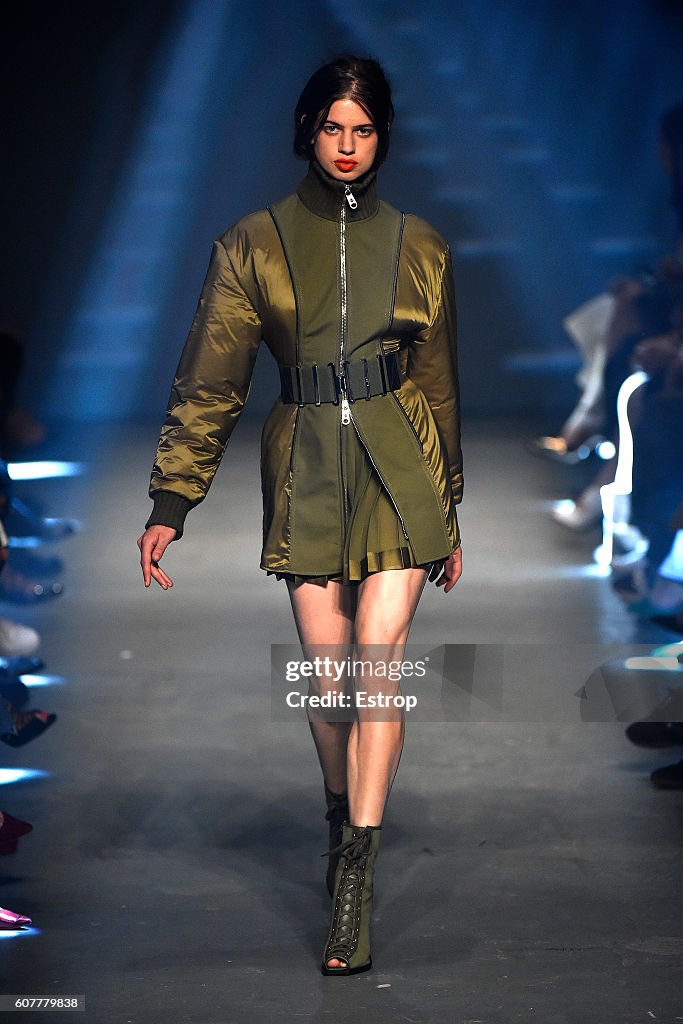 VERSUS - Runway - LFW September 2016