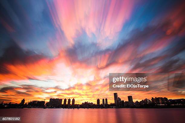 sunset in puertito del buceo, montevideo skyline, uruguay - buceo stockfoto's en -beelden