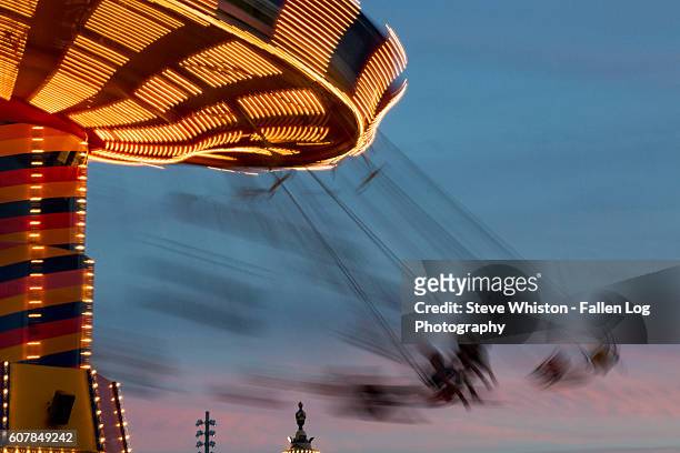 carnival ride at night, navy pier chicago - chicago dusk stock pictures, royalty-free photos & images