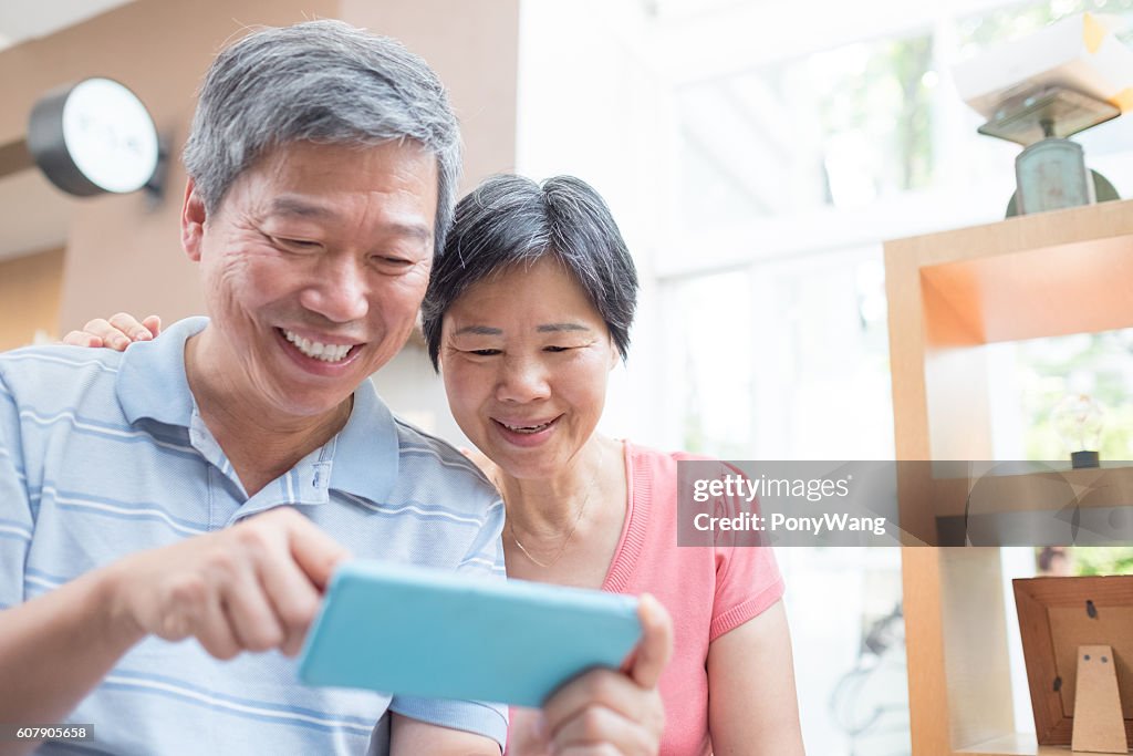 Old couple look smaprt phone