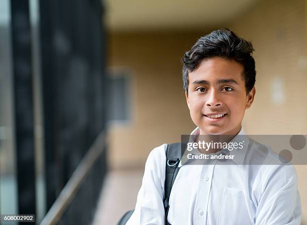 glücklicher junge in der schule - boy school uniform stock-fotos und bilder