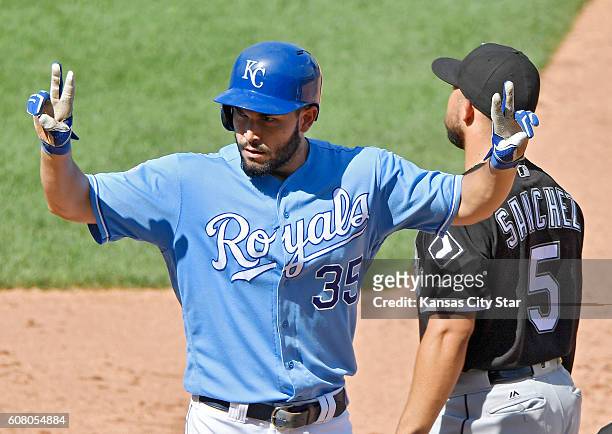 Kansas City Royals' Eric Hosmer signals to the dugout in from to Chicago White Sox first baseman Carlos Sanchez after hitting an RBI single to score...