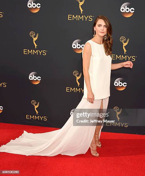 Actress Keri Russell arrives at the 68th Annual Primetime Emmy Awards at Microsoft Theater on September 18, 2016 in Los Angeles, California.