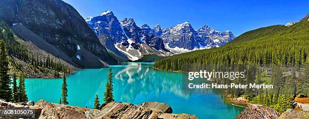 moraine lake, rocky mountains - canadese rocky mountains stockfoto's en -beelden