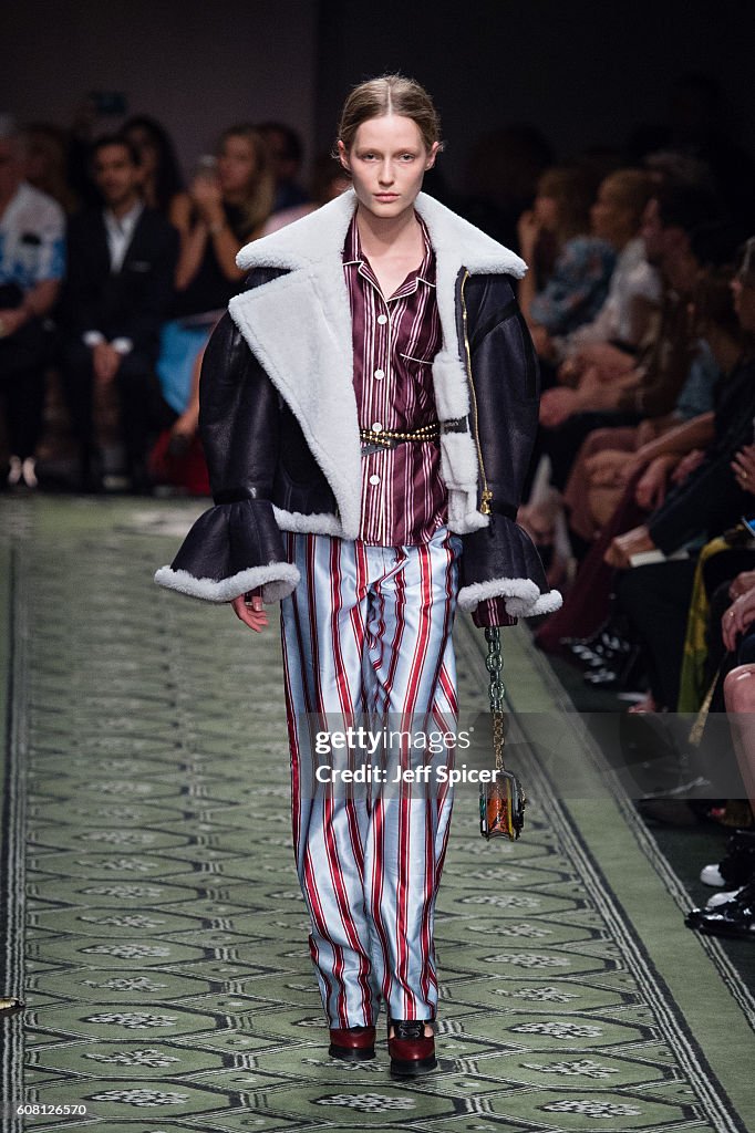 Burberry - Runway - LFW September 2016